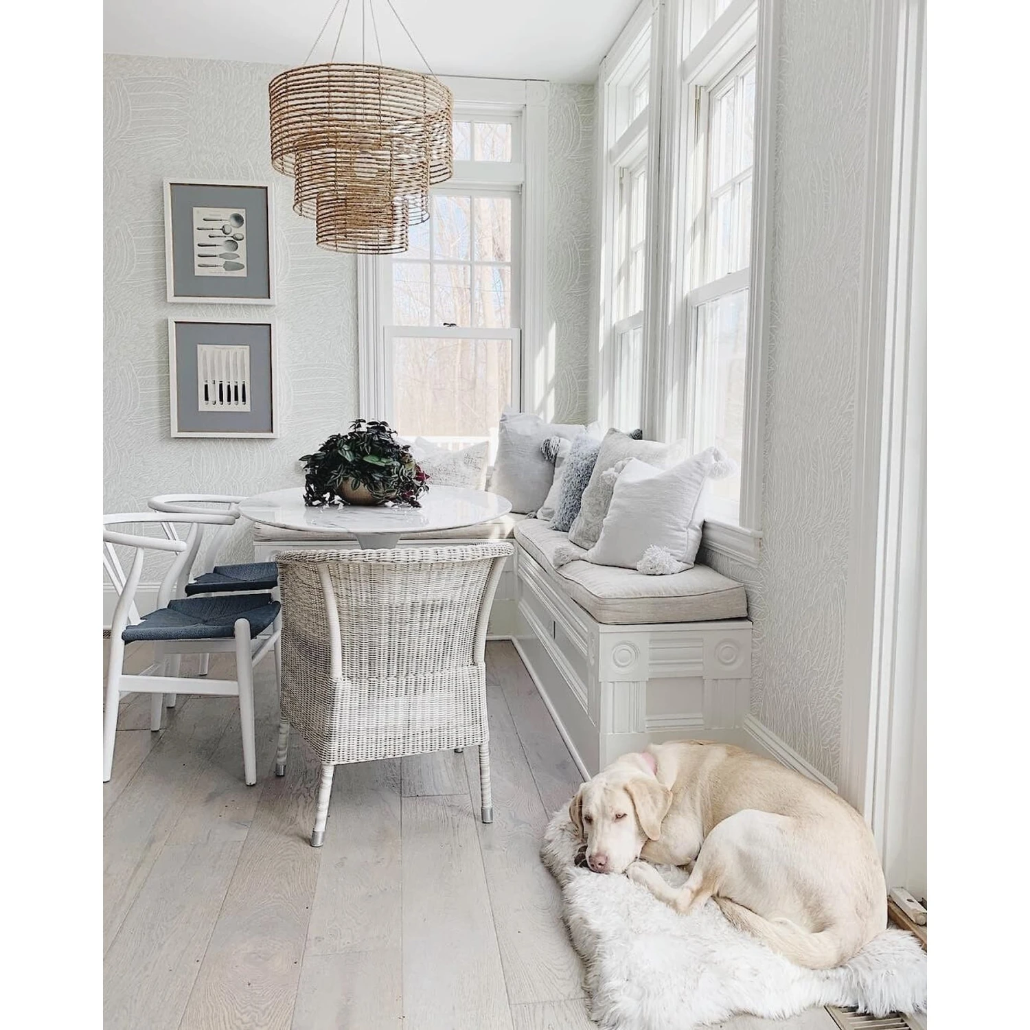 PawBrands PupRug Faux Fur Curve Orthopedic Pillow Dog Bed With Removable Cover, White 5 PawBrands PupRug Faux Fur Curve Orthopedic Pillow Dog Bed With Removable Cover, White - Image 3