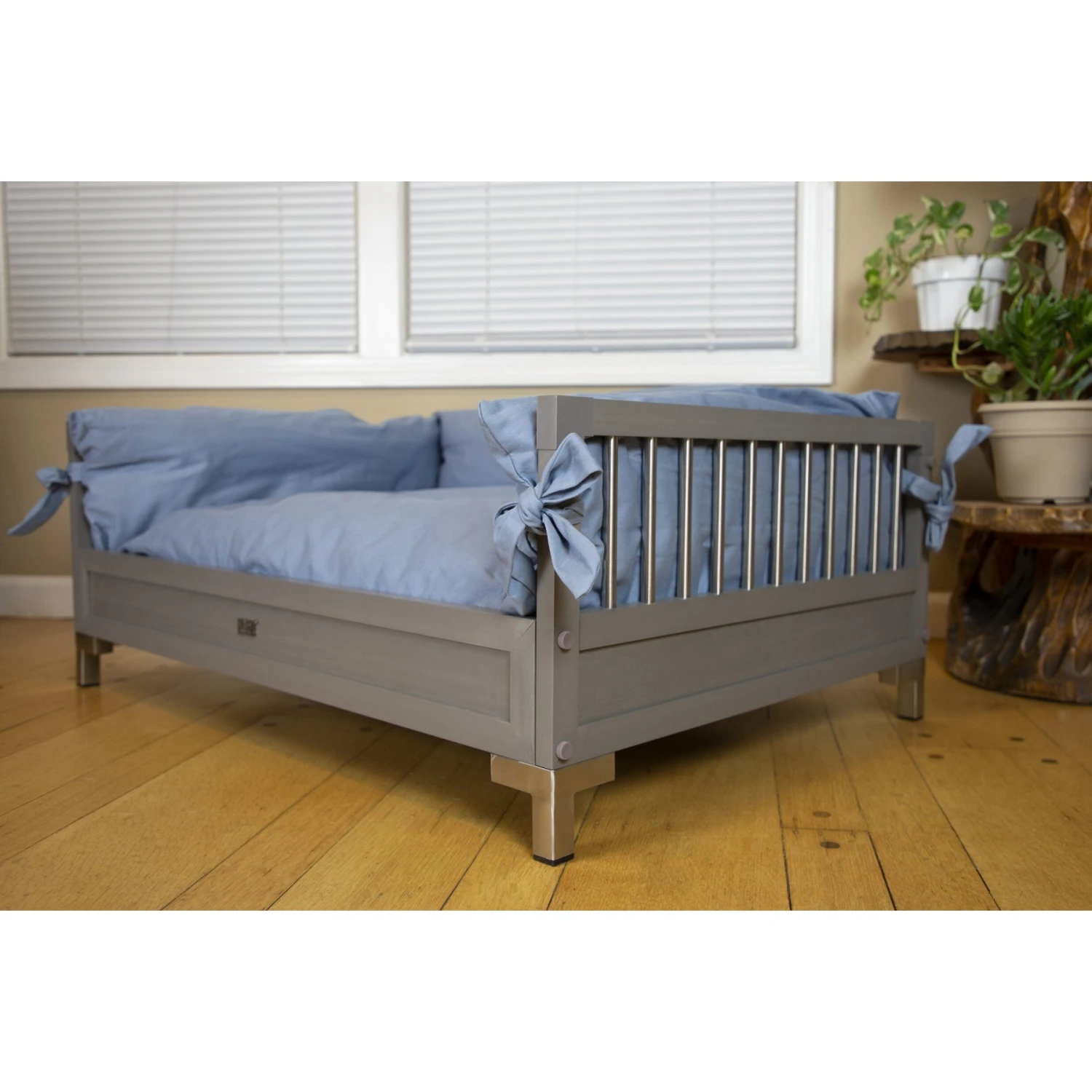 New Age Pet ECOFLEX Manhattan Raised Dog & Cat Bed With Cushion 7 New Age Pet ECOFLEX Manhattan Raised Dog & Cat Bed With Cushion - Image 5