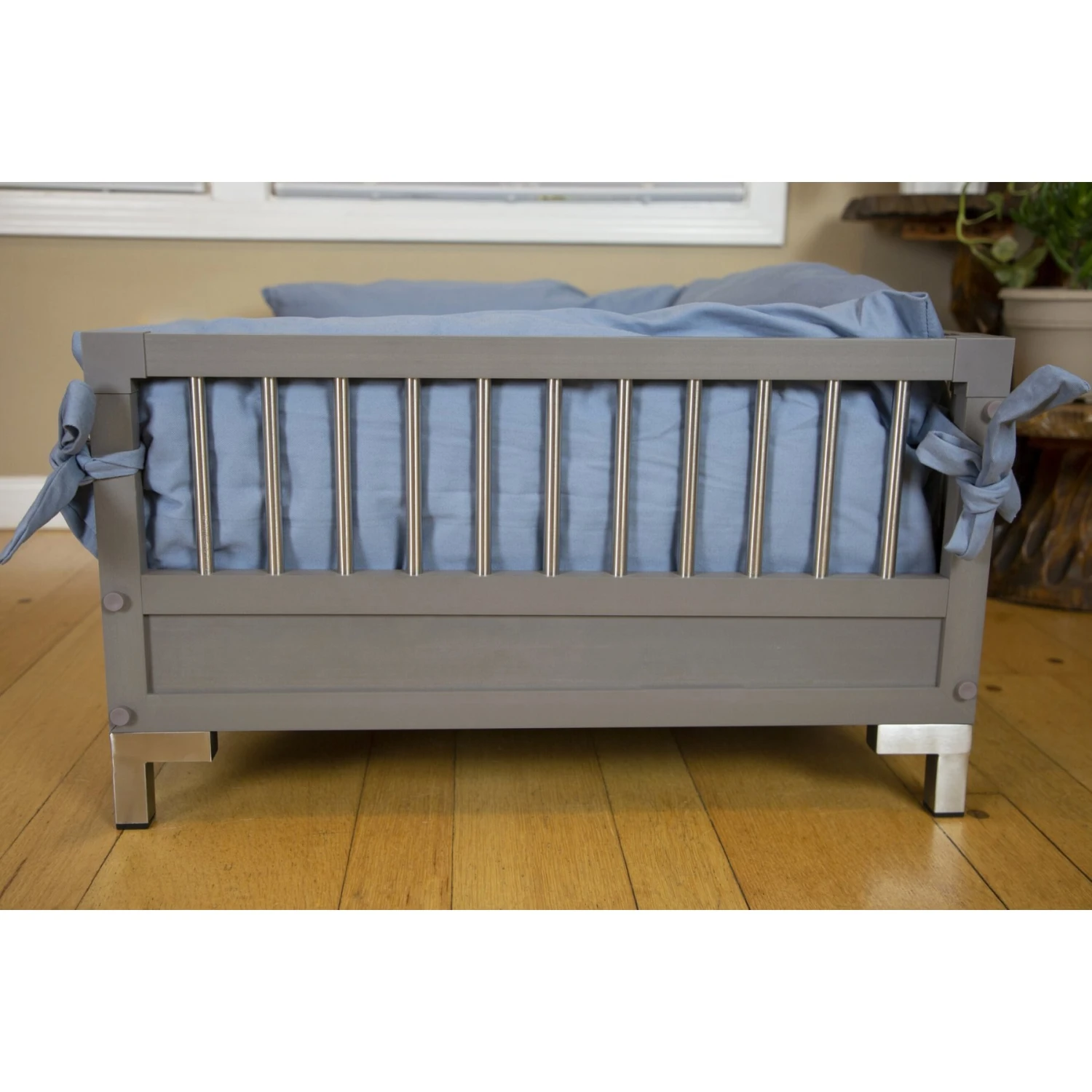 New Age Pet ECOFLEX Manhattan Raised Dog & Cat Bed With Cushion 8 New Age Pet ECOFLEX Manhattan Raised Dog & Cat Bed With Cushion - Image 6