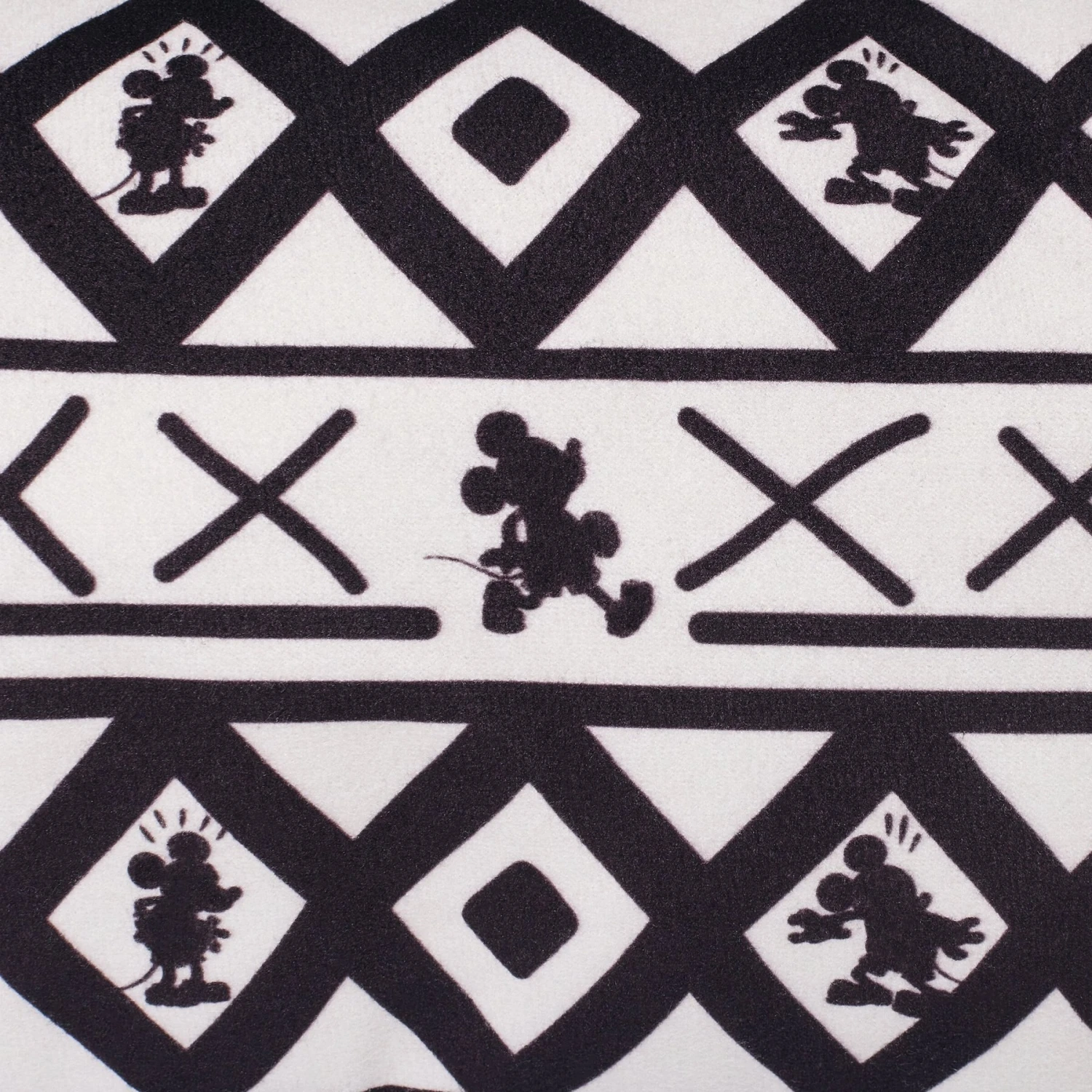 Disney Mickey Mouse Southwest Criss Cross Pattern Pet Bed & Gift Set 5 Disney Mickey Mouse Southwest Criss Cross Pattern Pet Bed & Gift Set - Image 3