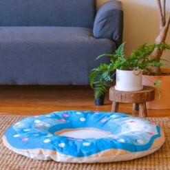 HappyCare Textiles 3D Realistic Donut Print Bolster Dog Bed -Blue Buffalos Shop 366943 PT3. AC SS1800 V1645639601