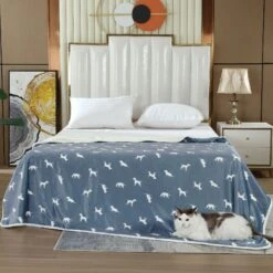 HappyCare Textiles Advanced Pets Print Cozy Waterproof Cat & Dog Blanket -Blue Buffalos Shop 666174 PT3. AC SS1800 V1667518225